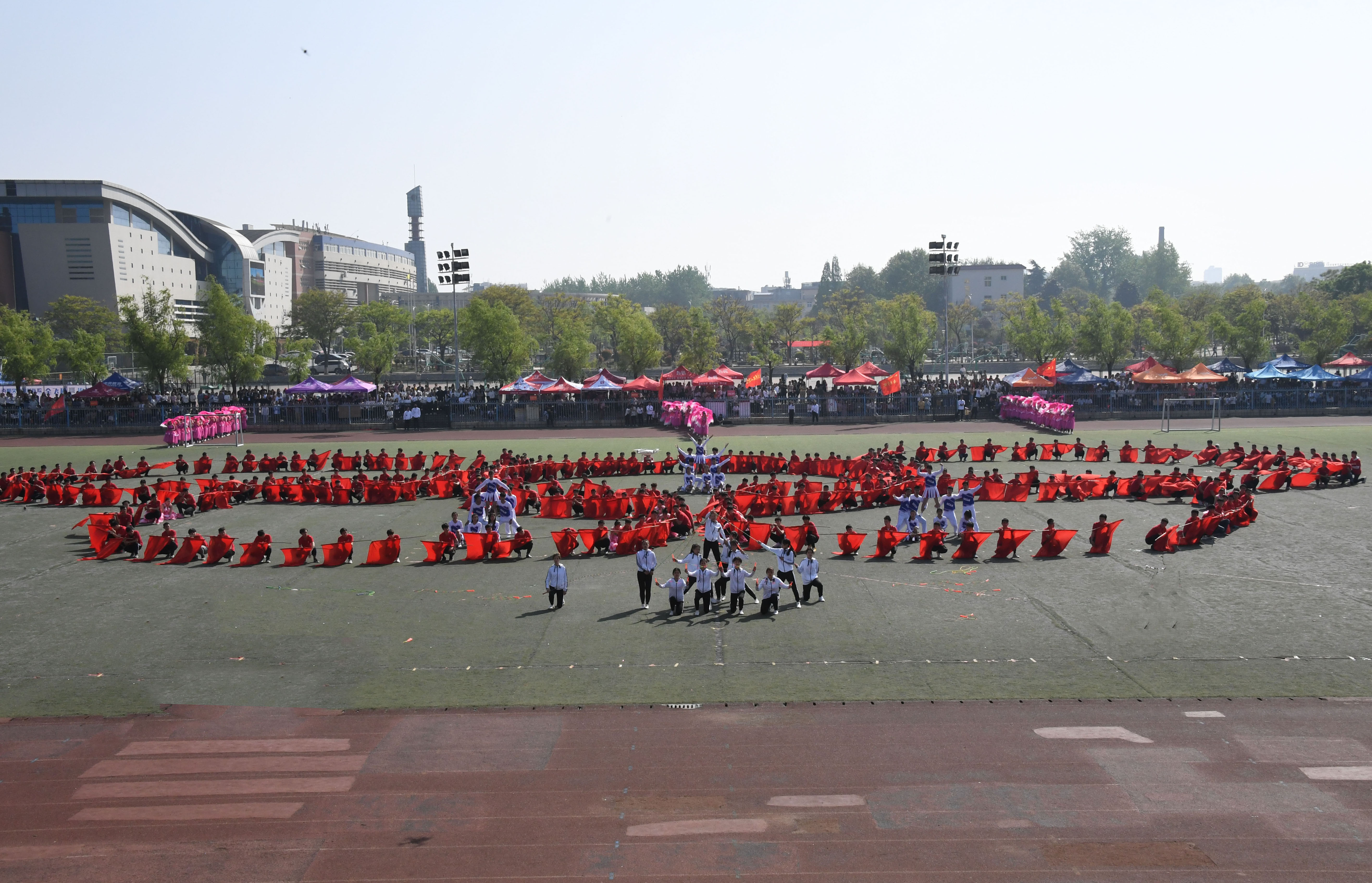 8红旗舞.jpg