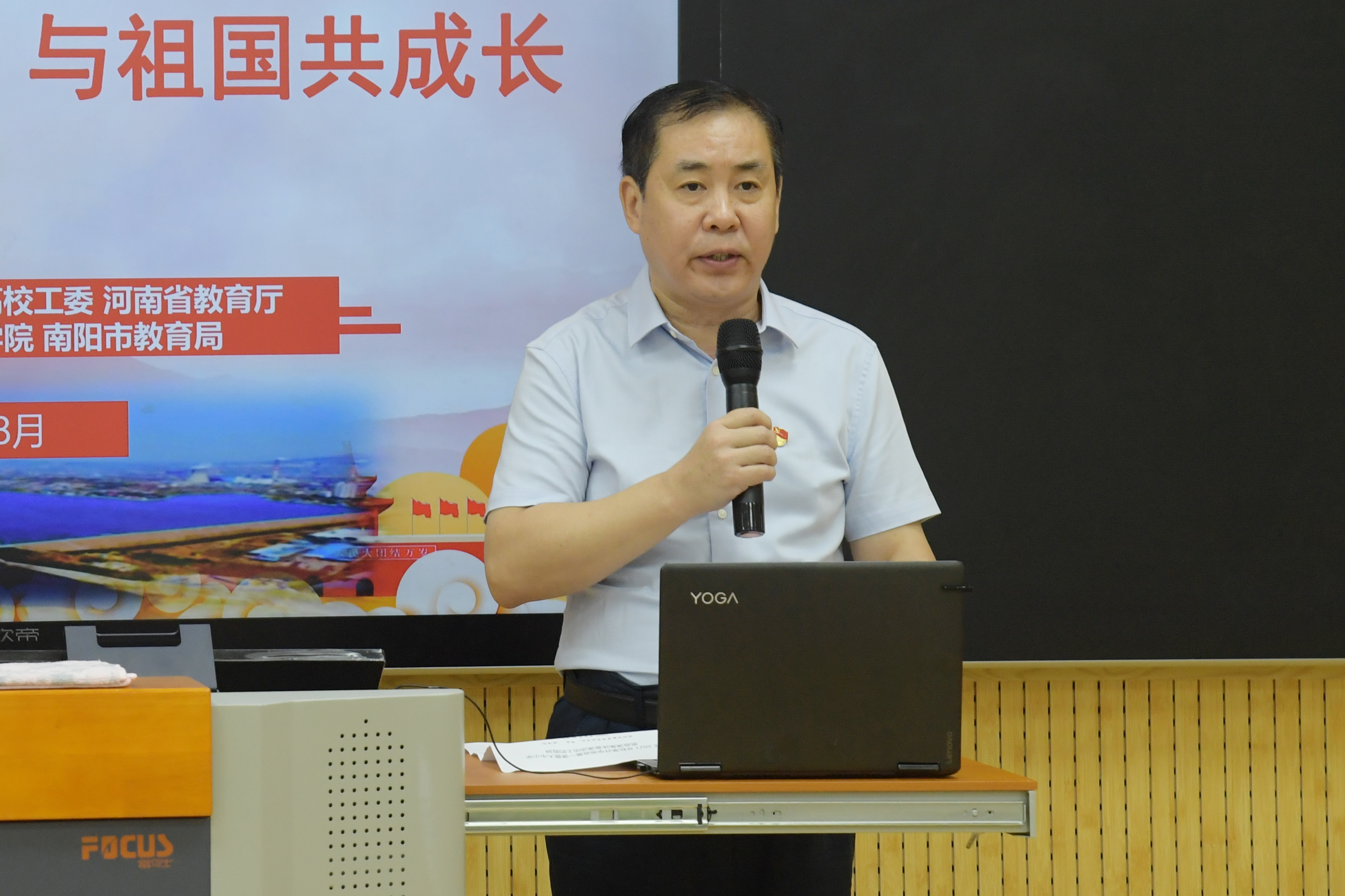 3.南阳市教育局党组成员、副局长贺晨辉致辞.JPG