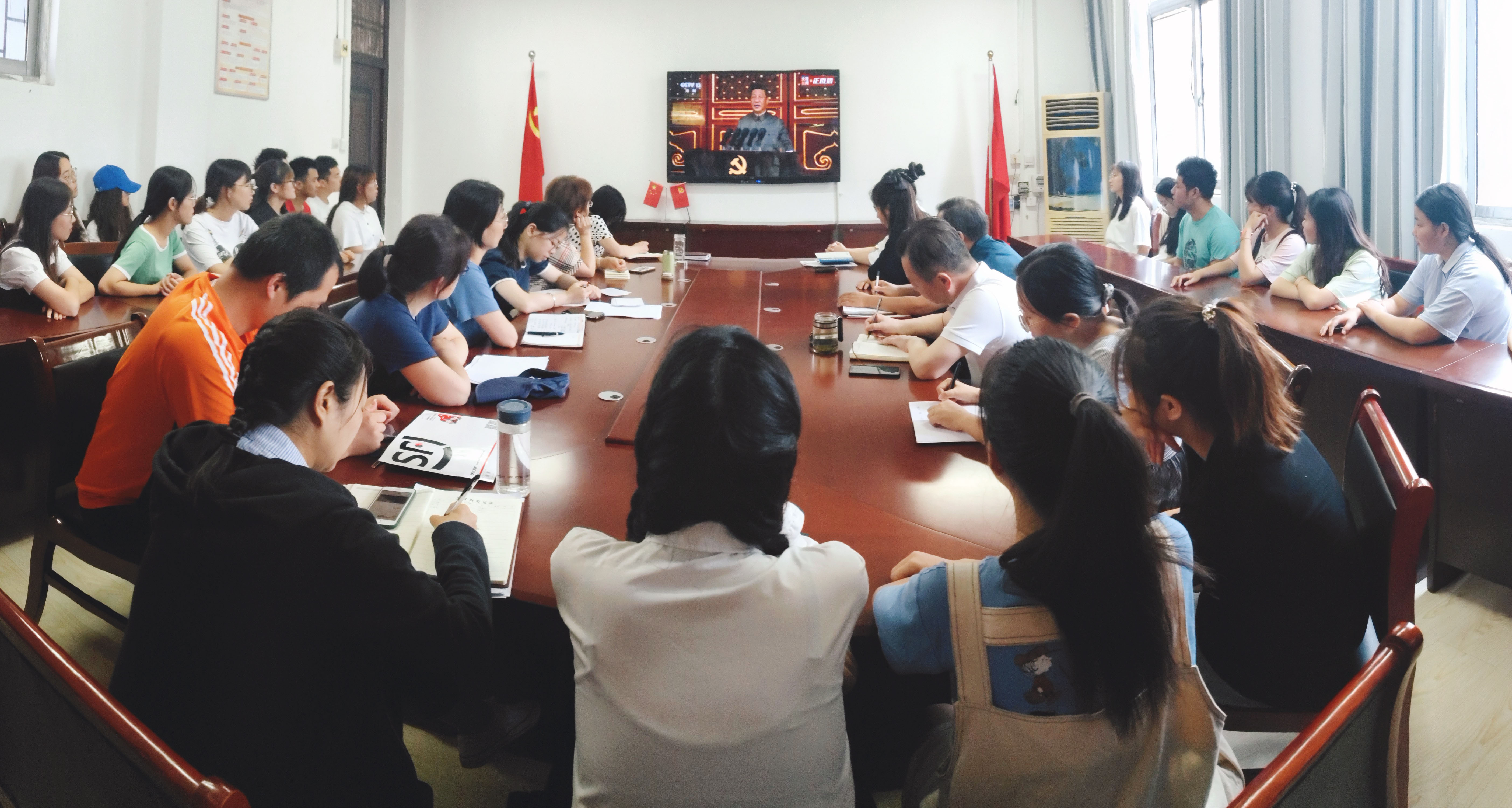 8.水资源与环境工程学院组织收看庆祝中国共产党成立100周年大会直播.jpg