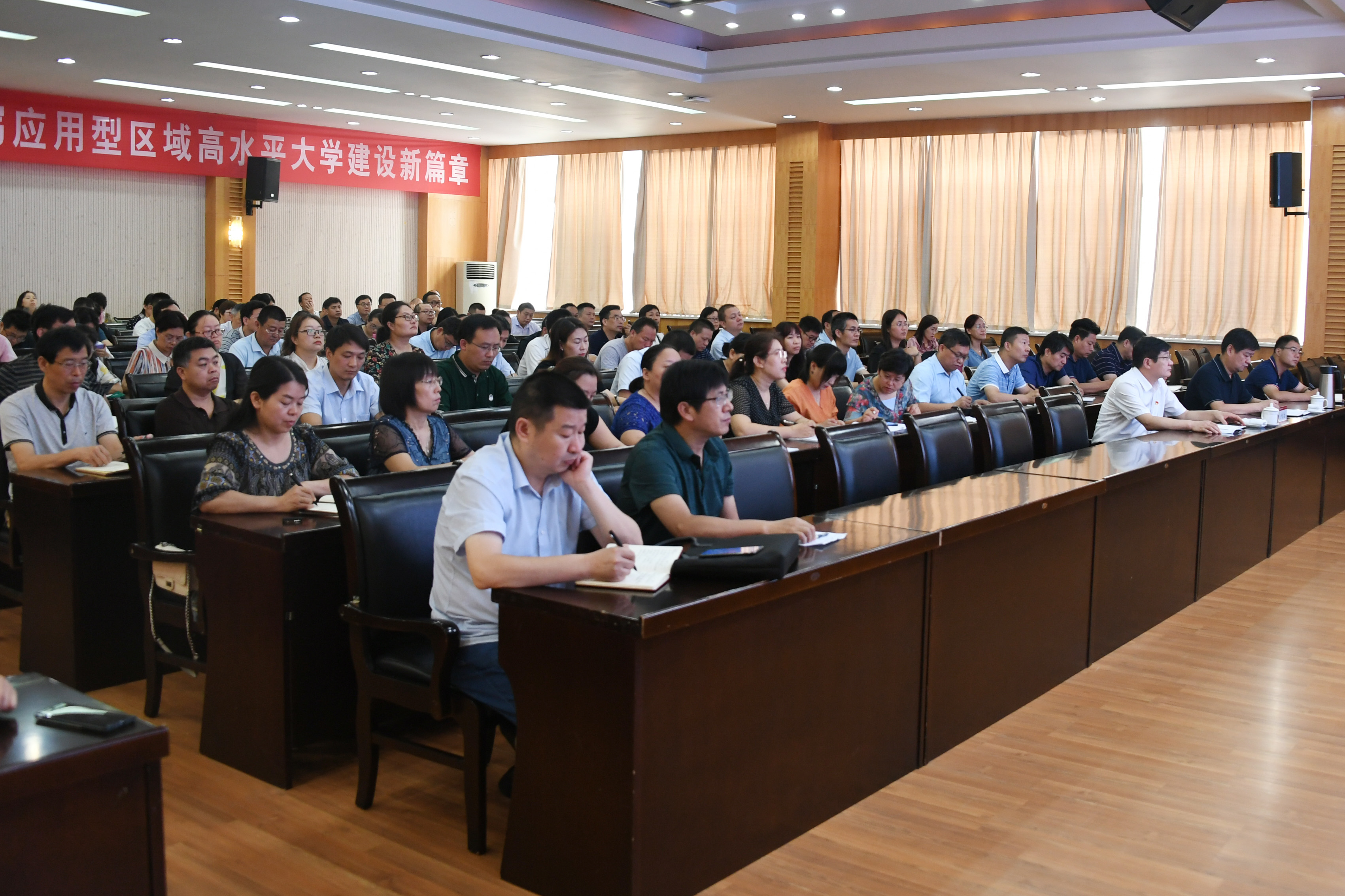 4.报告会现场.jpg