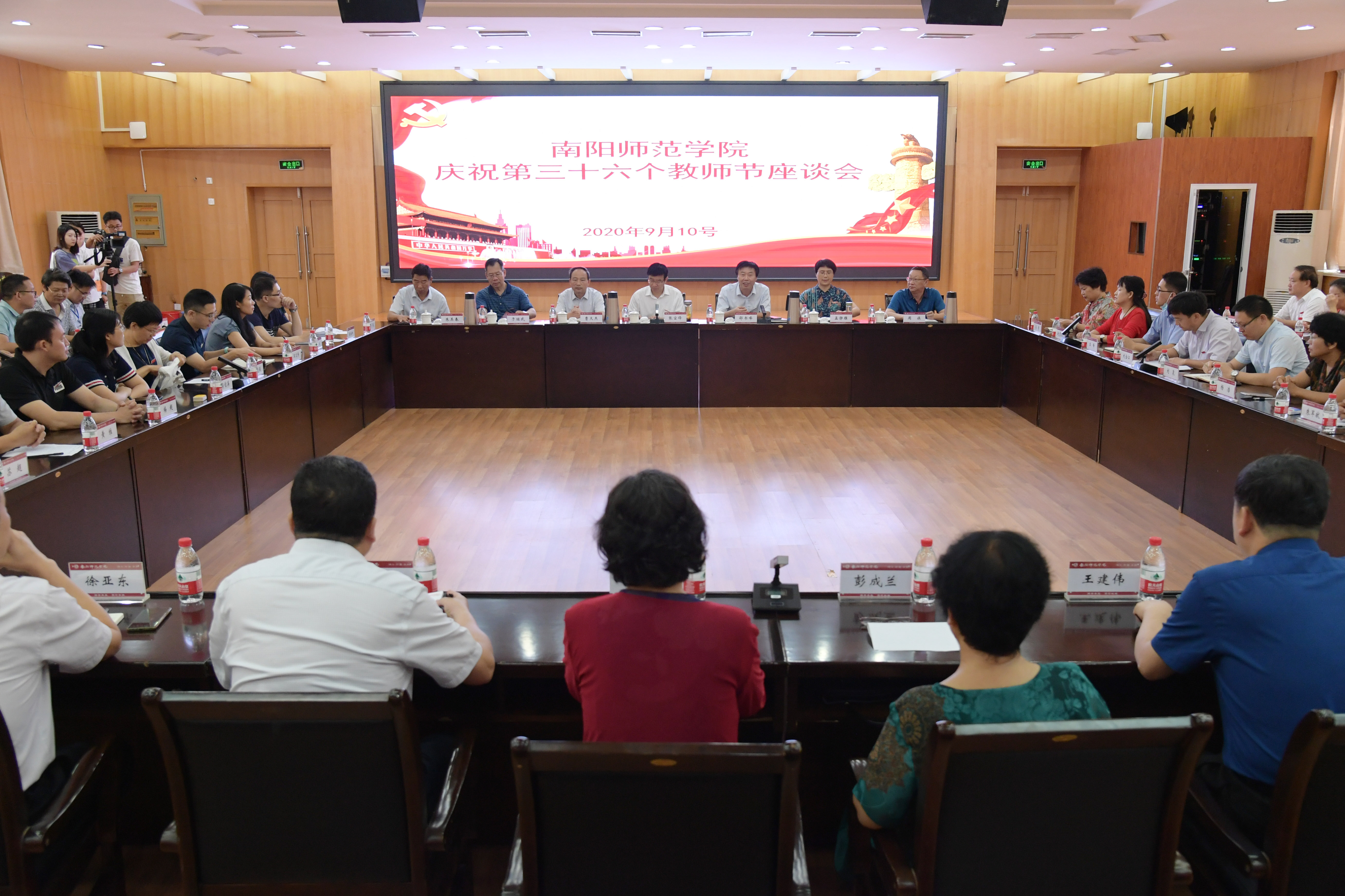 1会议现场.JPG
