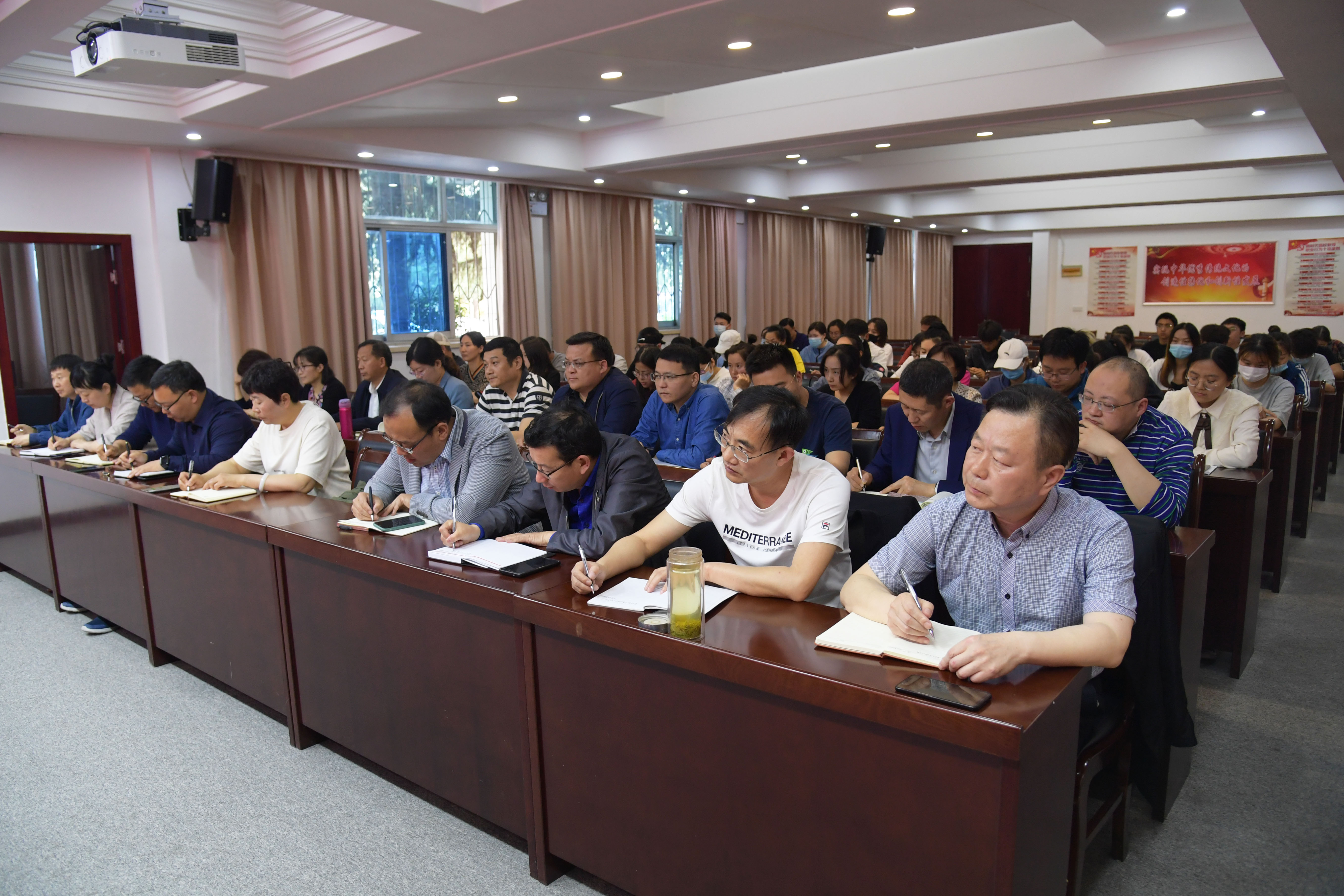 3会议现场.jpg