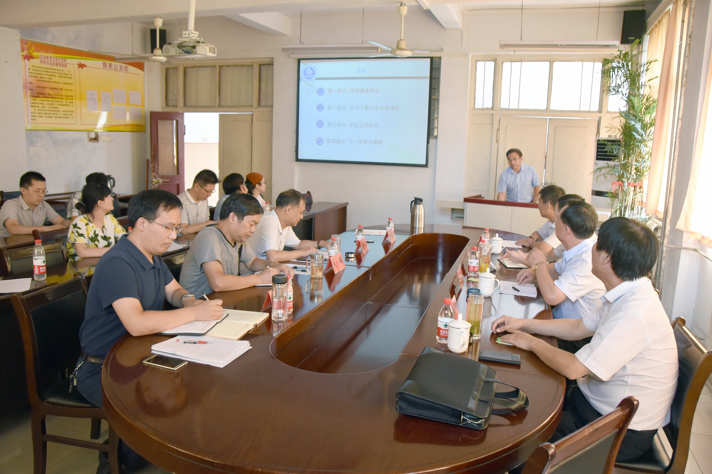 6调研组在生命科学与技术学院调研.jpg