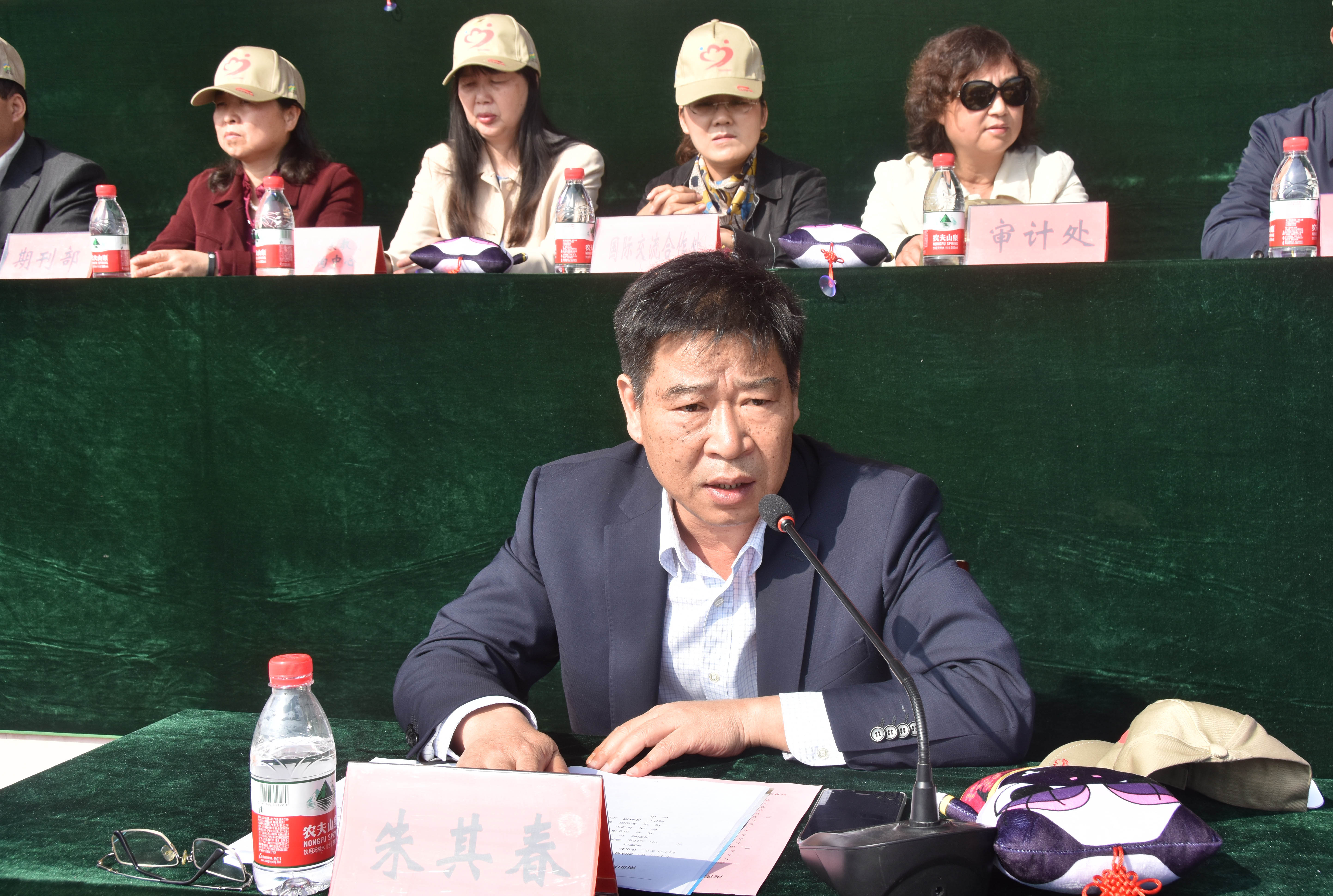 4工会主席朱其春宣布第39届田径运动会组委会成员名单.JPG