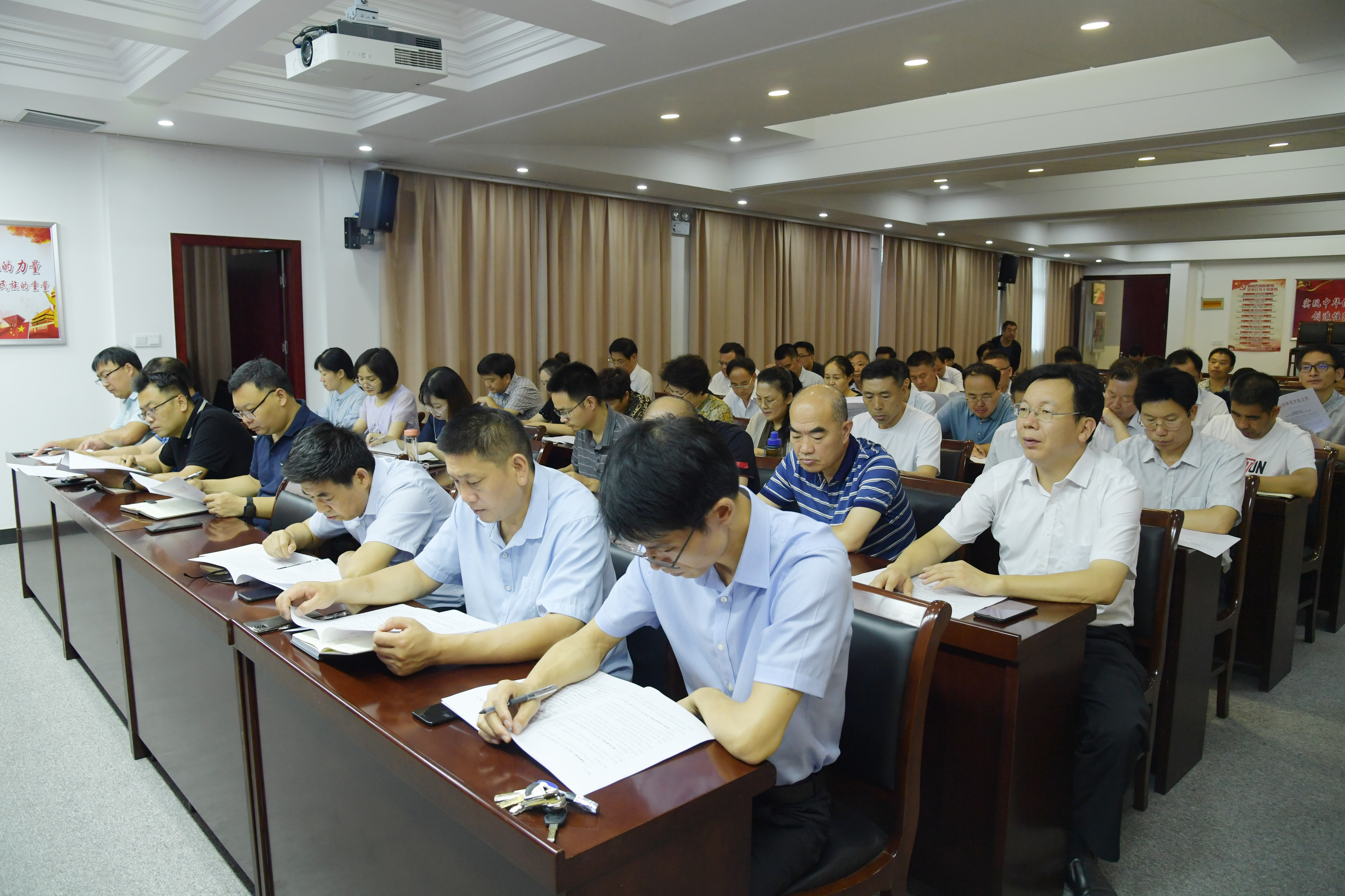 4.会议现场.jpg