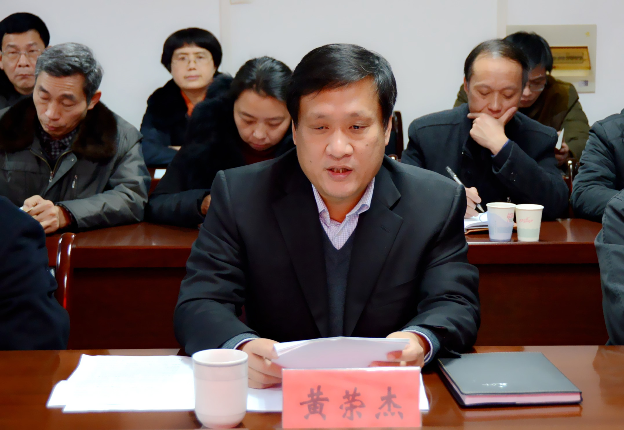 5校党委书记黄荣杰汇报我校教育实践活动整改落实“回头看”工作情况.jpg